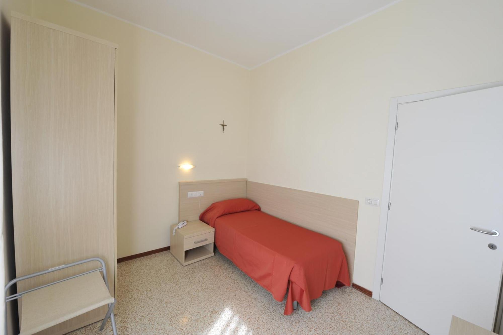 Hotel Villa San Giuseppe San Bartolomeo Al Mare Habitación foto